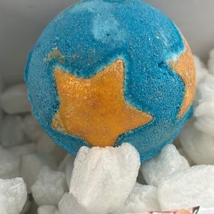 Lush Bath Bomb! *Free with purchase*